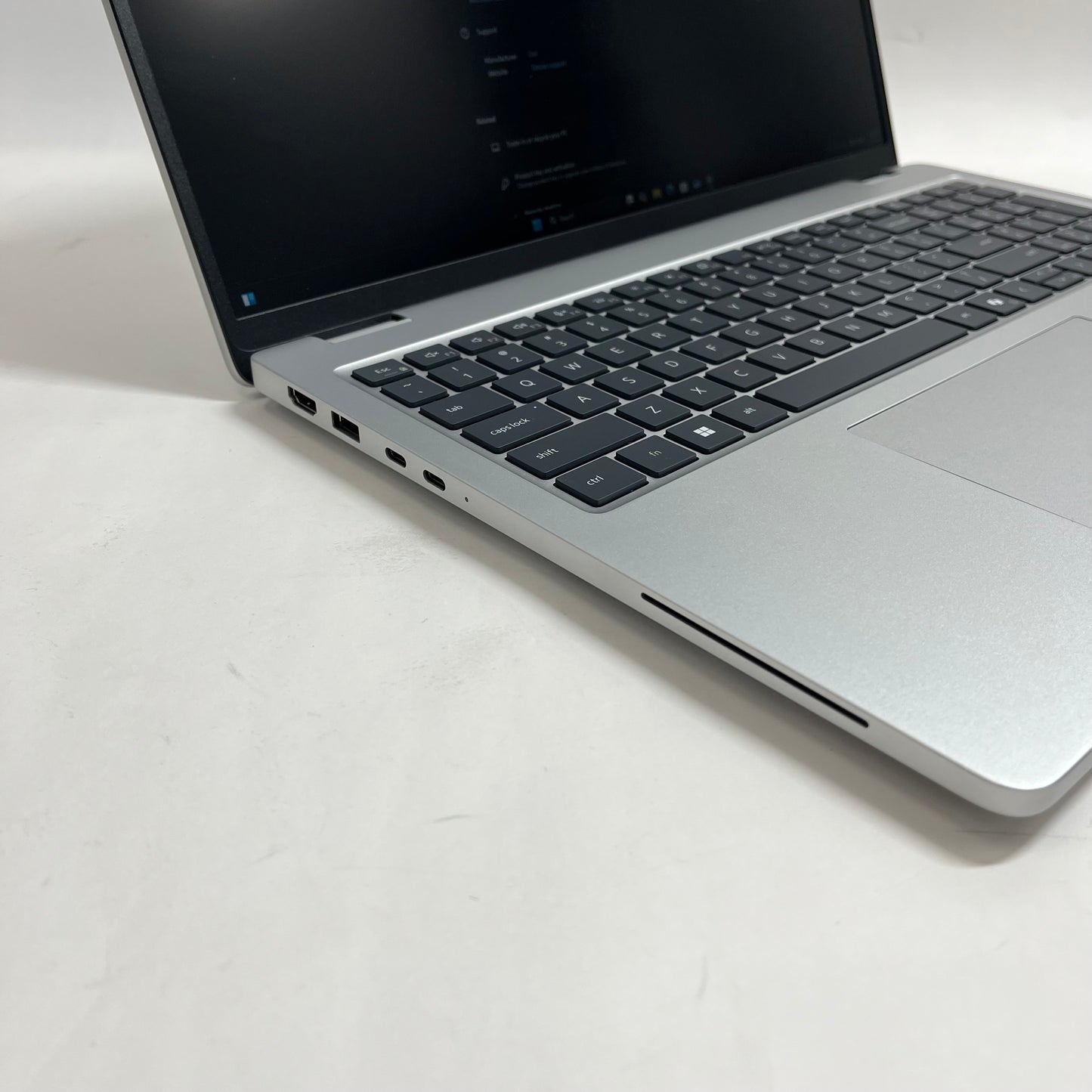 Dell PRO 16 PB16250 16" INTEL R CORE TM ULTRA 5238V 2.10 GHZ 2.1GHz 32.0 GB