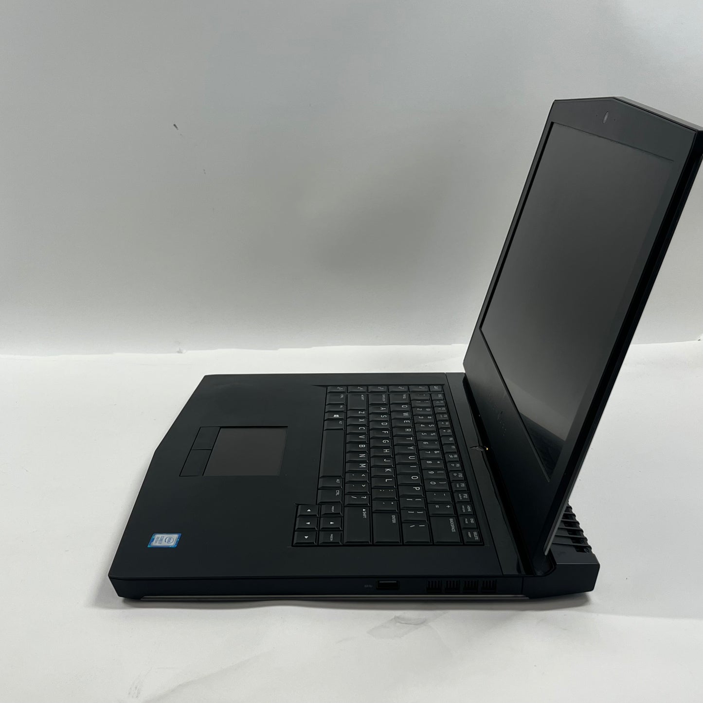 Alienware 15 R4 i7-8750H 2.1GHz 16GB RAM 1TB SSD 512GB SSD GeForce GTX 1070