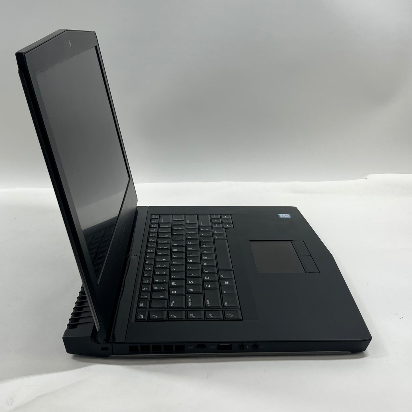 Alienware 15 R4 i7-8750H 2.1GHz 16GB RAM 1TB SSD 512GB SSD GeForce GTX 1070