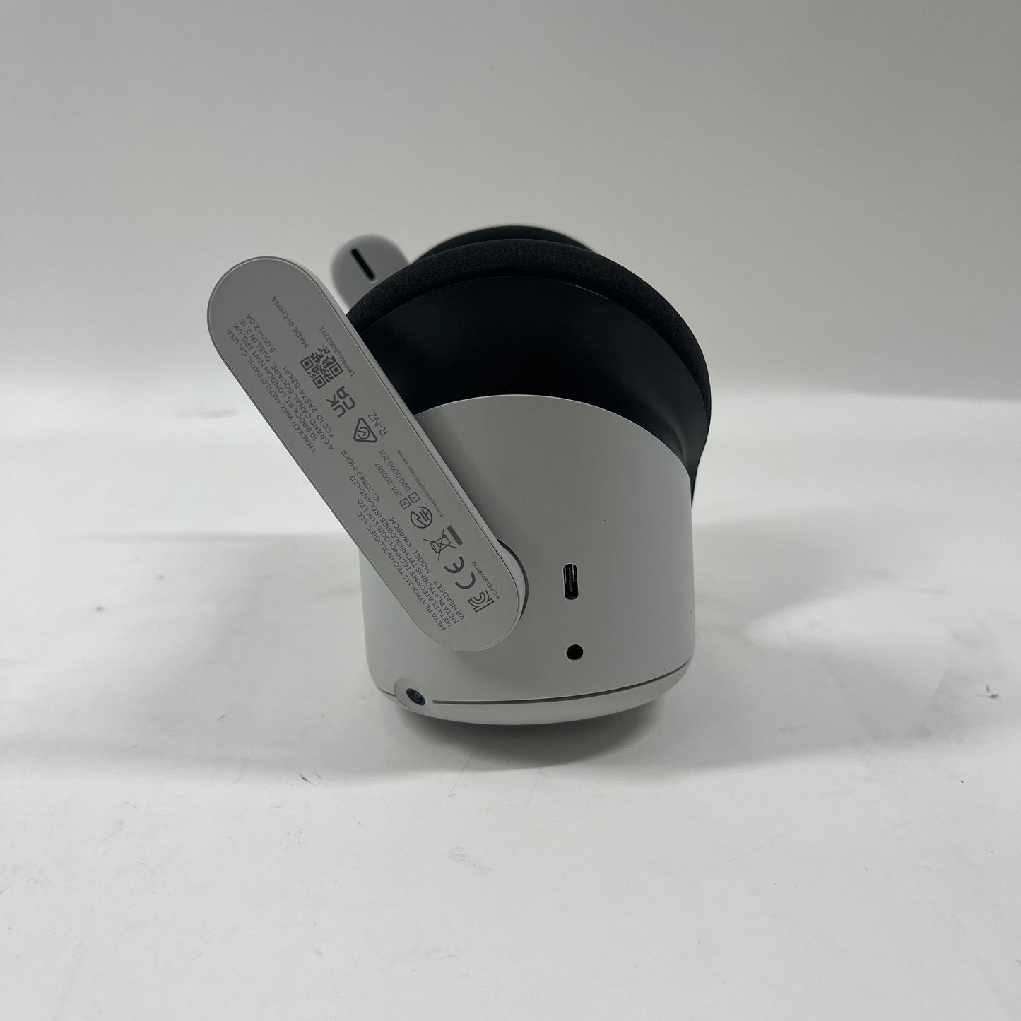 Meta Quest 2 128GB Standalone All-in-One VR Headset KW49CM