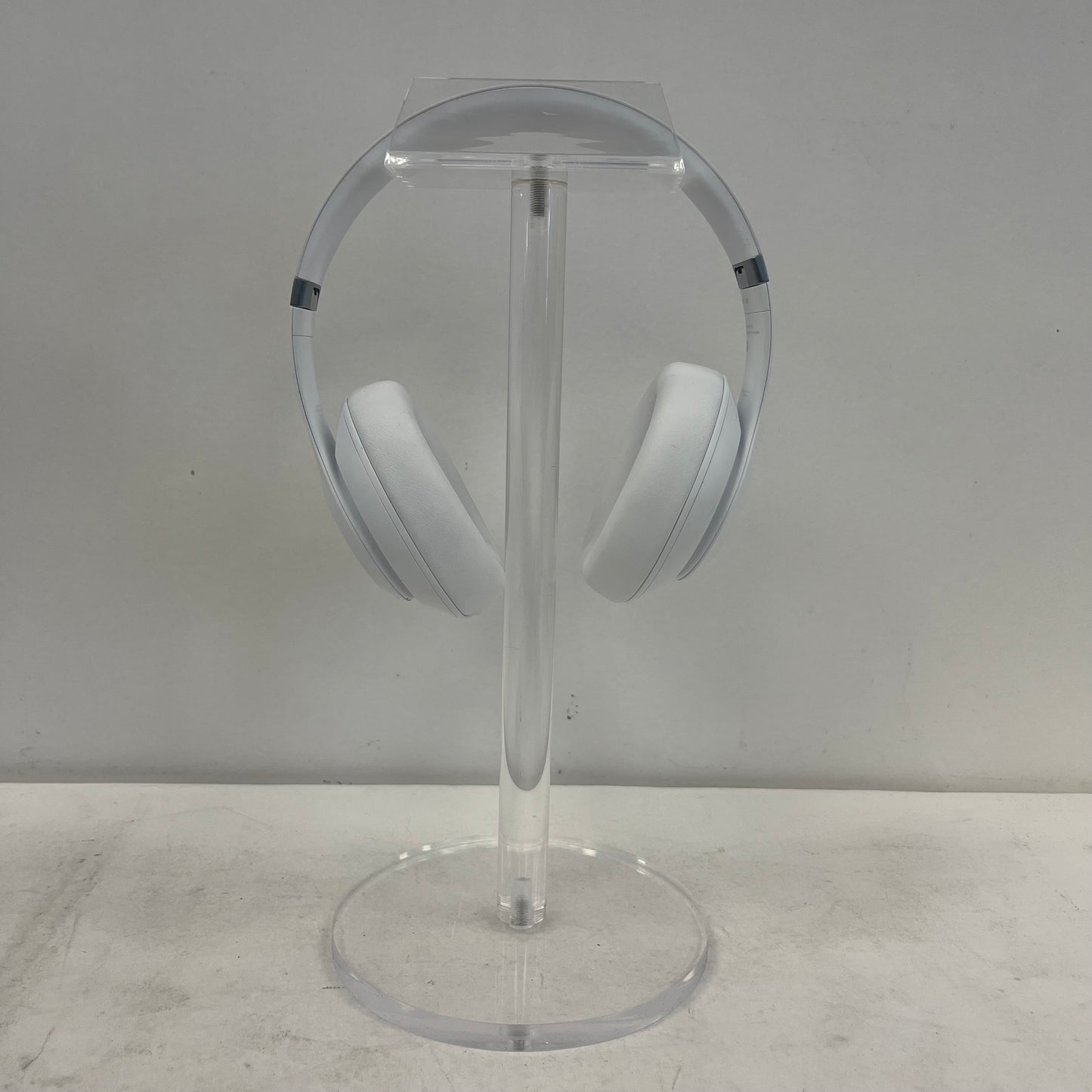 Beats Studio Pro Wireless Over-Ear Bluetooth Headphones Club White MC2P4LL/A