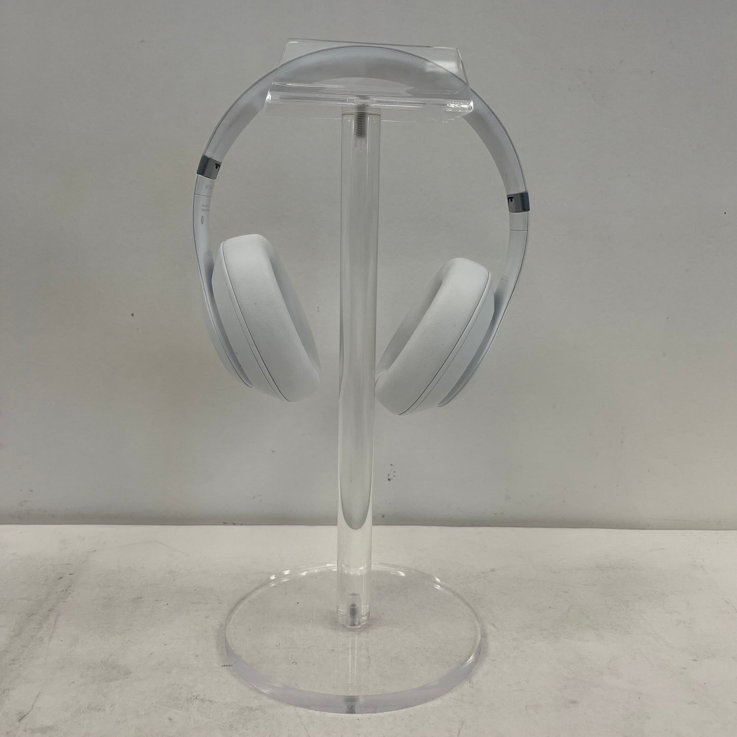 Beats Studio Pro Wireless Over-Ear Bluetooth Headphones Club White MC2P4LL/A