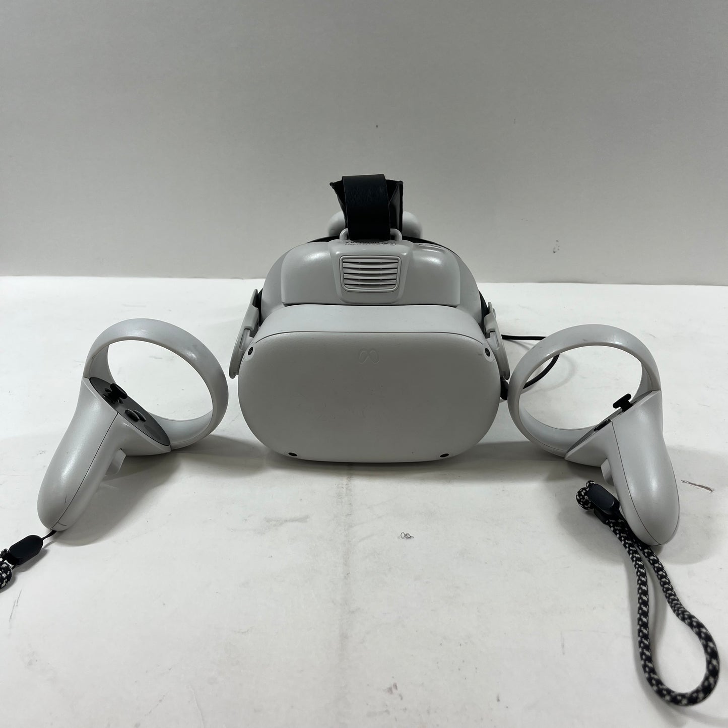 Meta Quest 2 128GB Standalone All-in-One VR Headset KW49CM