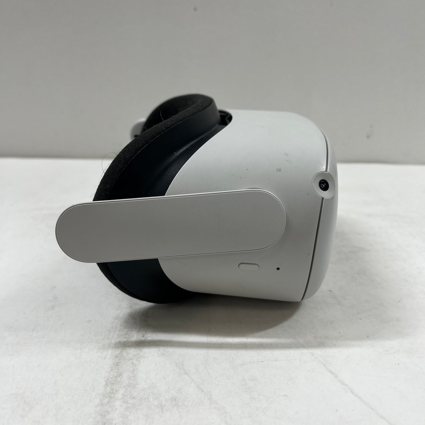 Meta Quest 2 128GB Standalone All-in-One VR Headset KW49CM Headset only